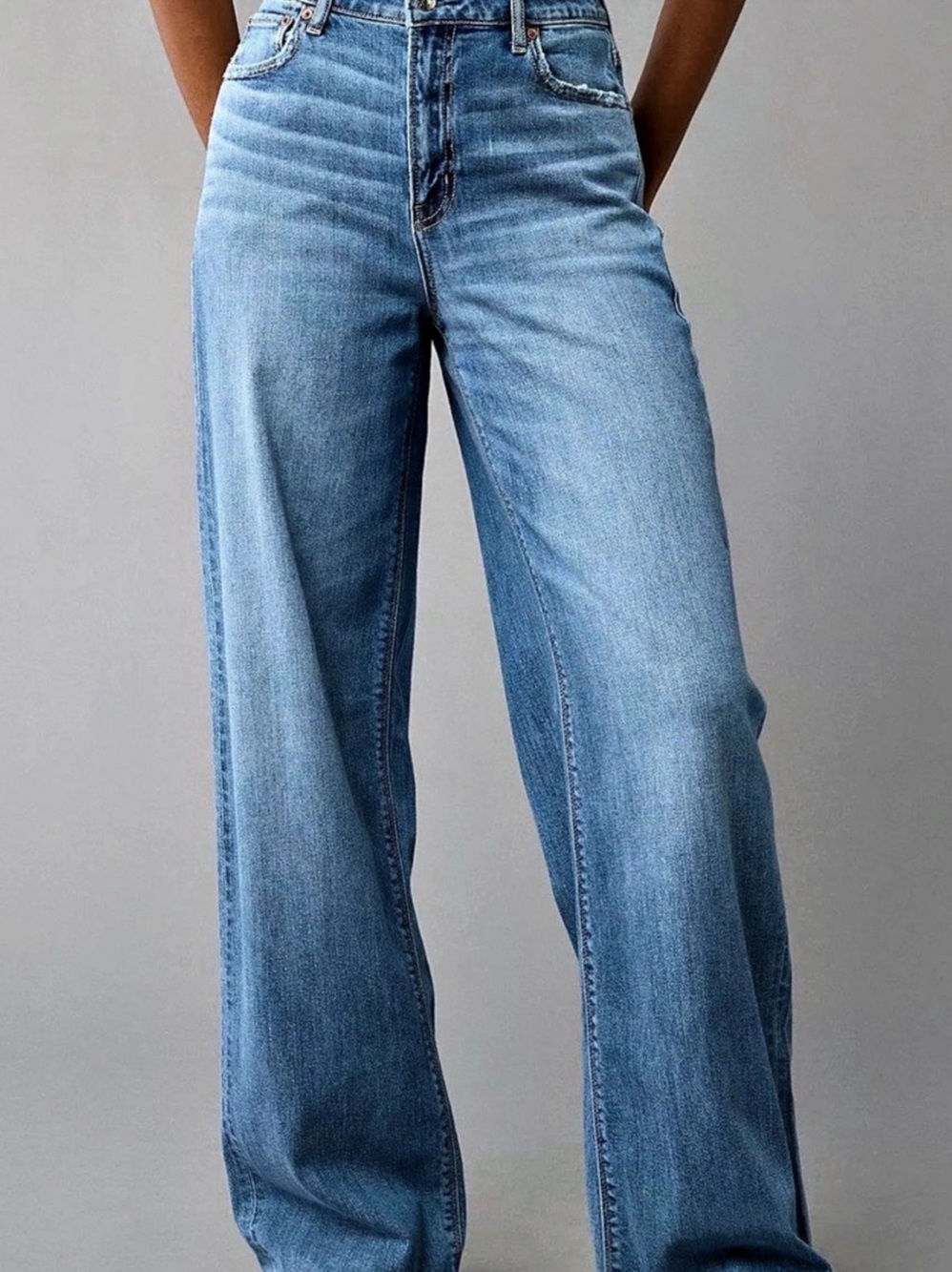 American Eagle AE Super High-Waisted Baggy Wide-Leg Jeans 14 SHORT